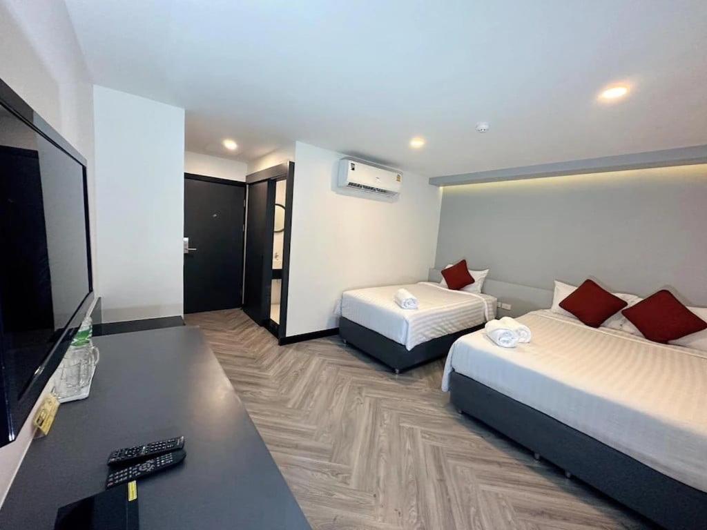 14 Sathorn Hotel No-Parking Bangkok Exteriör bild
