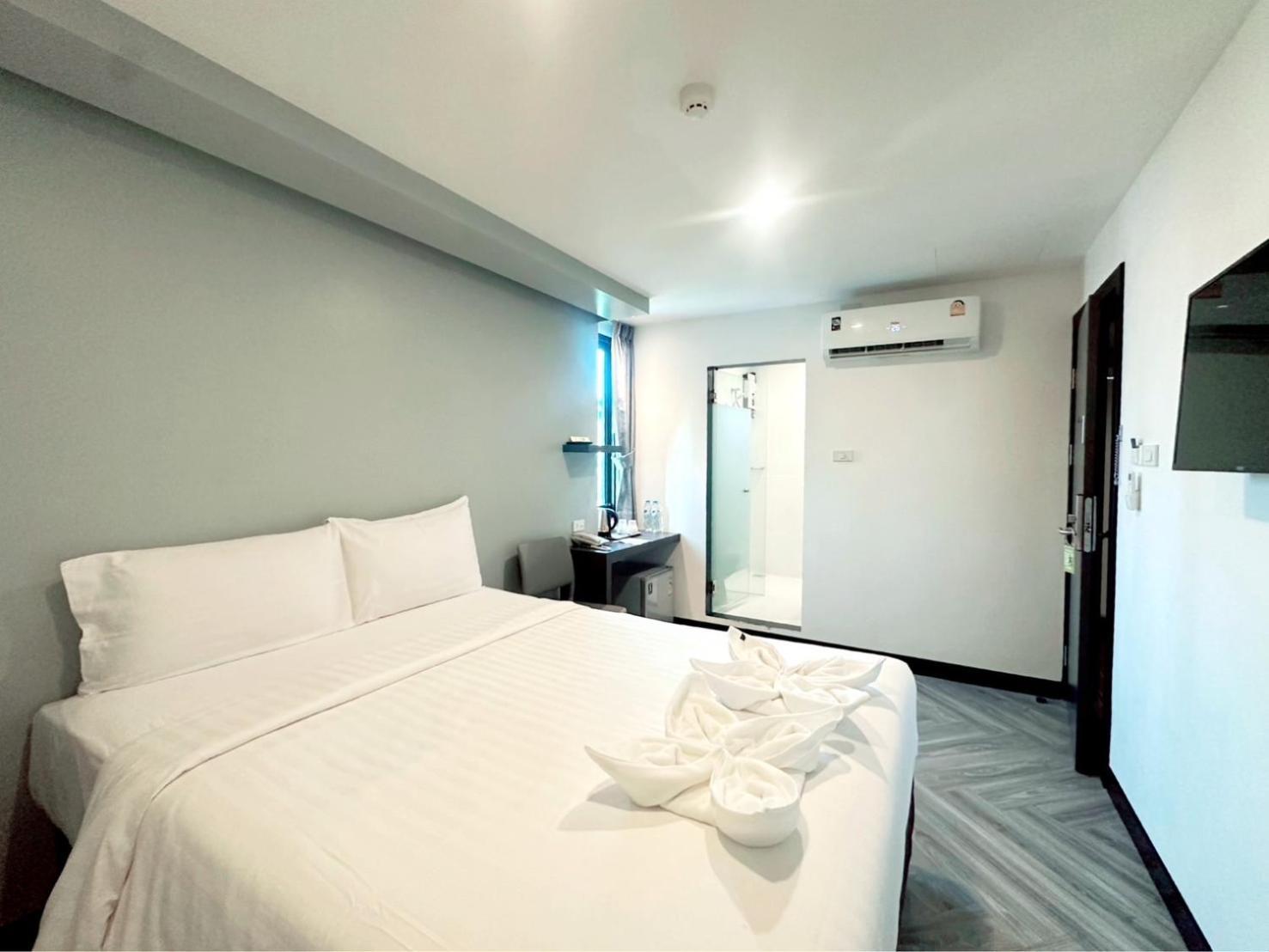14 Sathorn Hotel No-Parking Bangkok Exteriör bild